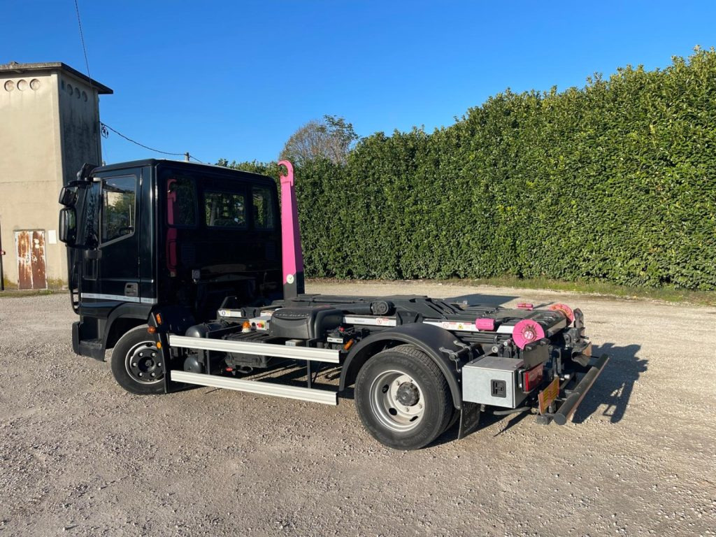 IVECO EUROCARGO 75E18 CON SCARRABILE NUOVO - Konkstõstukiga veoauto: pilt 4 IVECO EUROCARGO 75E18 CON SCARRABILE NUOVO - Konkstõstukiga veoauto: pilt 4
