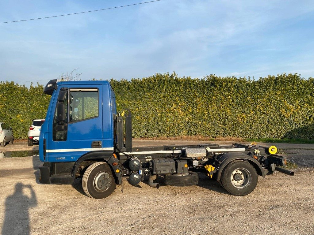 IVECO EUROCARGO 75E18 SCARRABILE - Konkstõstukiga veoauto: pilt 3 IVECO EUROCARGO 75E18 SCARRABILE - Konkstõstukiga veoauto: pilt 3