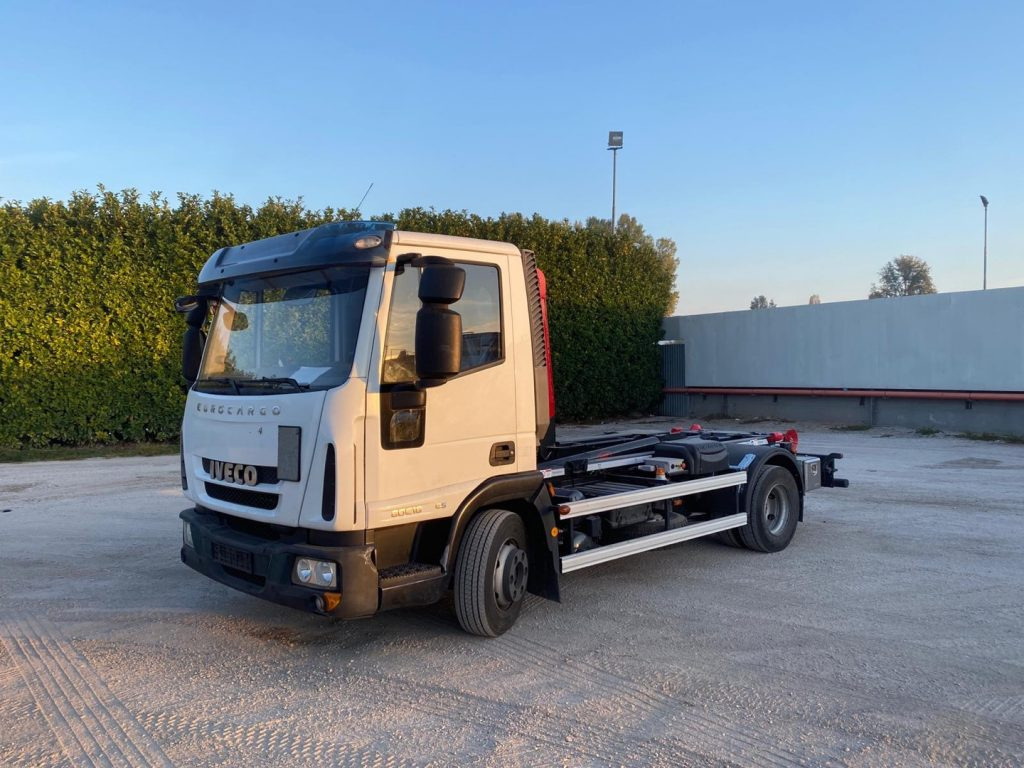 IVECO EUROCARGO 80 E18 CON IMPIANTO SCARRABILE NUO - Konkstõstukiga veoauto: pilt 3 IVECO EUROCARGO 80 E18 CON IMPIANTO SCARRABILE NUO - Konkstõstukiga veoauto: pilt 3