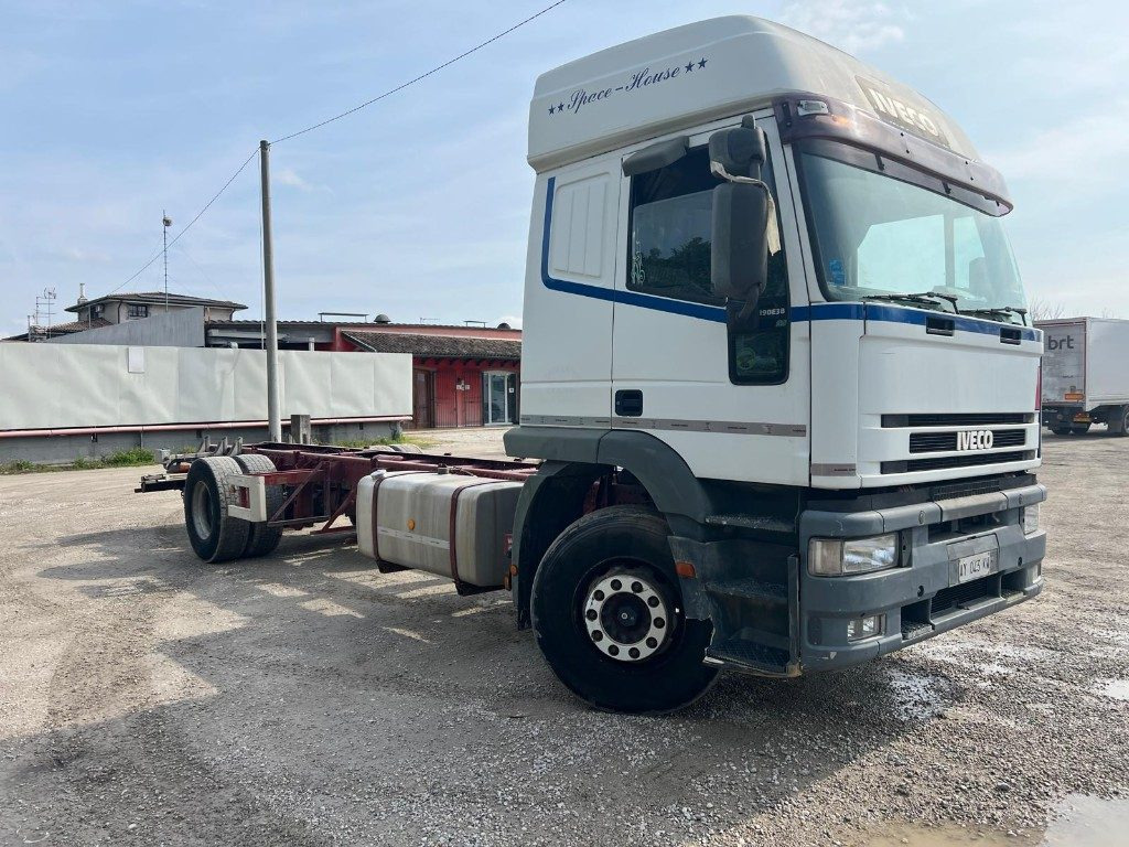 IVECO EUROTECH 190E38 A TELAIO - Kabiinišassiiga veoauto: pilt 2 IVECO EUROTECH 190E38 A TELAIO - Kabiinišassiiga veoauto: pilt 2