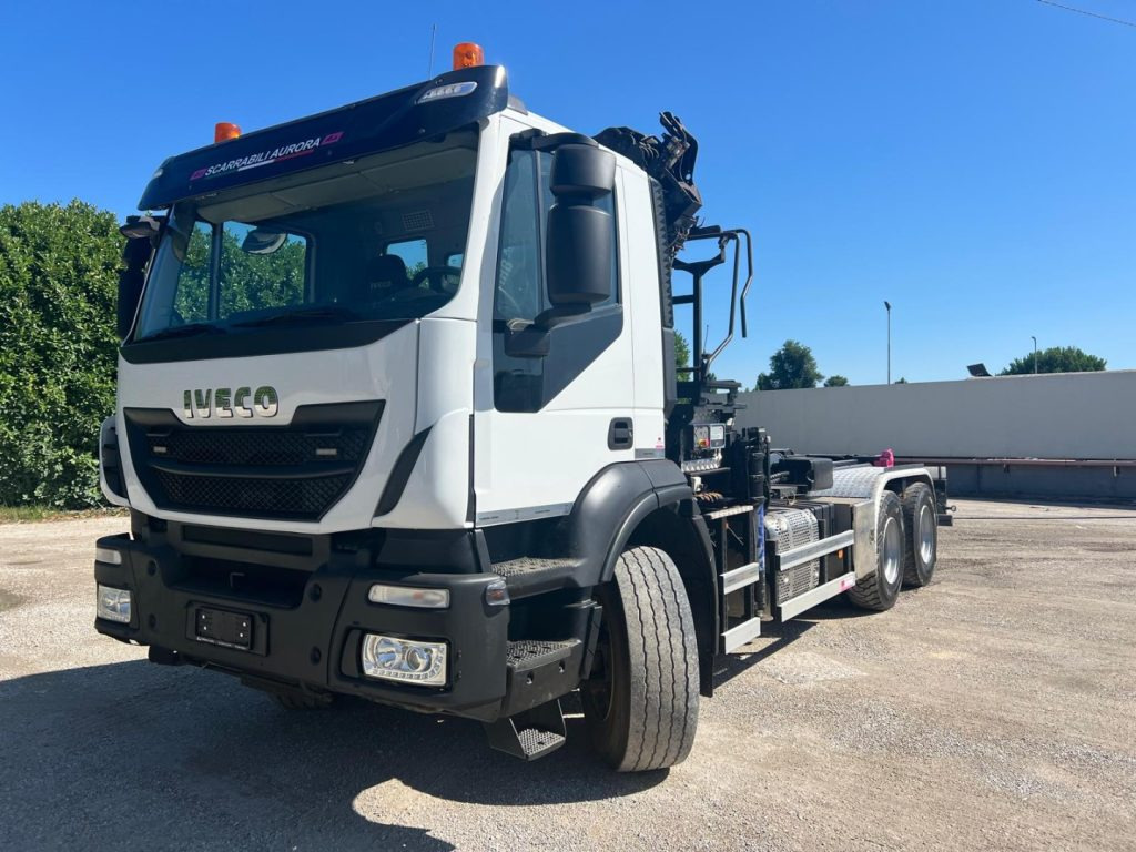 IVECO TRAKKER 410 SCARRABILE - Konkstõstukiga veoauto: pilt 2 IVECO TRAKKER 410 SCARRABILE - Konkstõstukiga veoauto: pilt 2