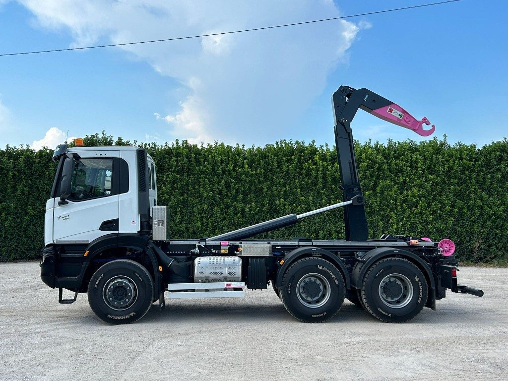 IVECO TRAKKER T-WAY AD380T NUOVO SCARRABILE - Konkstõstukiga veoauto: pilt 2 IVECO TRAKKER T-WAY AD380T NUOVO SCARRABILE - Konkstõstukiga veoauto: pilt 2