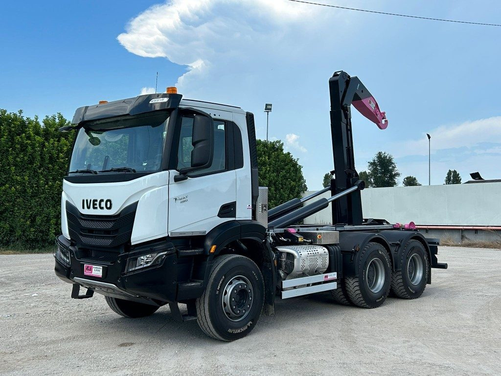 IVECO TRAKKER T-WAY AD380T NUOVO SCARRABILE - Konkstõstukiga veoauto: pilt 1 IVECO TRAKKER T-WAY AD380T NUOVO SCARRABILE - Konkstõstukiga veoauto: pilt 1
