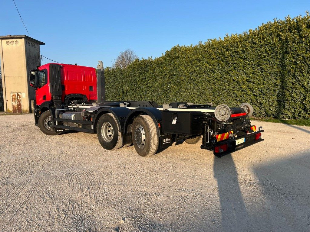 IVECO X-WAY AD260 NUOVO TARGATO SCARRABILE - Konkstõstukiga veoauto: pilt 3 IVECO X-WAY AD260 NUOVO TARGATO SCARRABILE - Konkstõstukiga veoauto: pilt 3