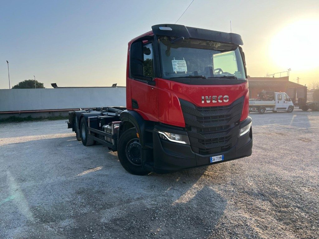 IVECO X-WAY AD260 NUOVO TARGATO SCARRABILE - Konkstõstukiga veoauto: pilt 2 IVECO X-WAY AD260 NUOVO TARGATO SCARRABILE - Konkstõstukiga veoauto: pilt 2