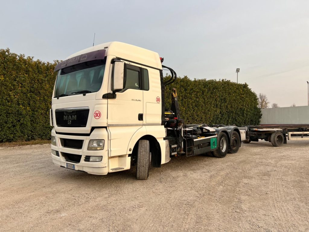 MAN TGX 26.440 SCARRABILE CON GRU - Konkstõstukiga veoauto: pilt 1 MAN TGX 26.440 SCARRABILE CON GRU - Konkstõstukiga veoauto: pilt 1