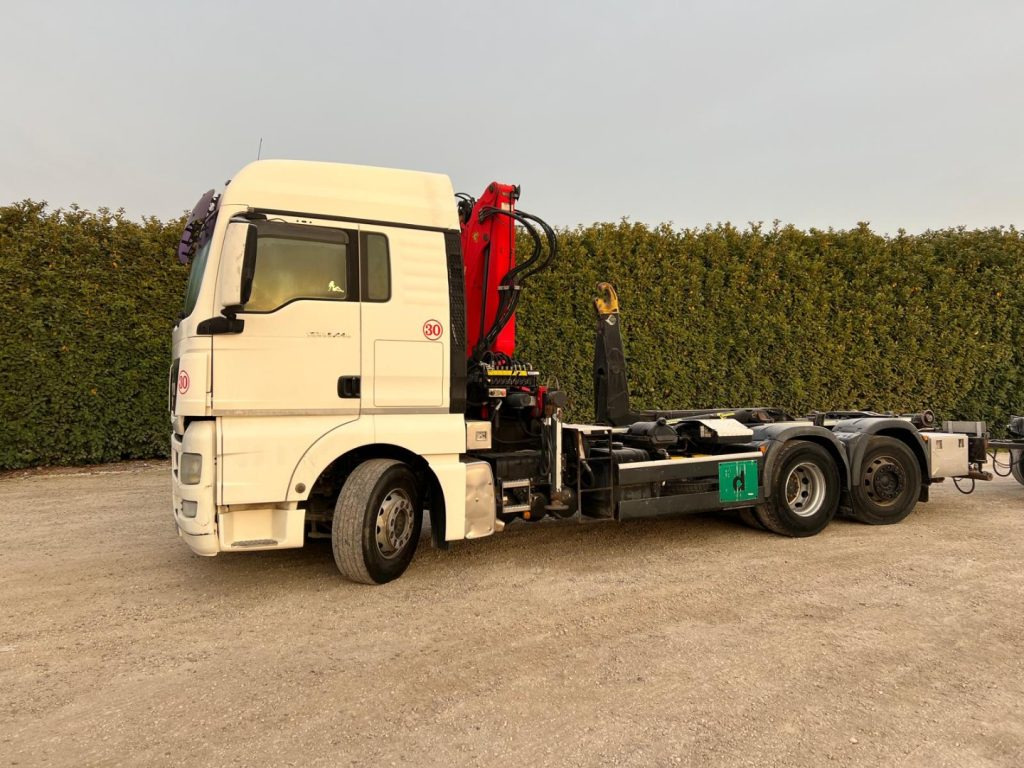 MAN TGX 26.440 SCARRABILE CON GRU - Konkstõstukiga veoauto: pilt 2 MAN TGX 26.440 SCARRABILE CON GRU - Konkstõstukiga veoauto: pilt 2