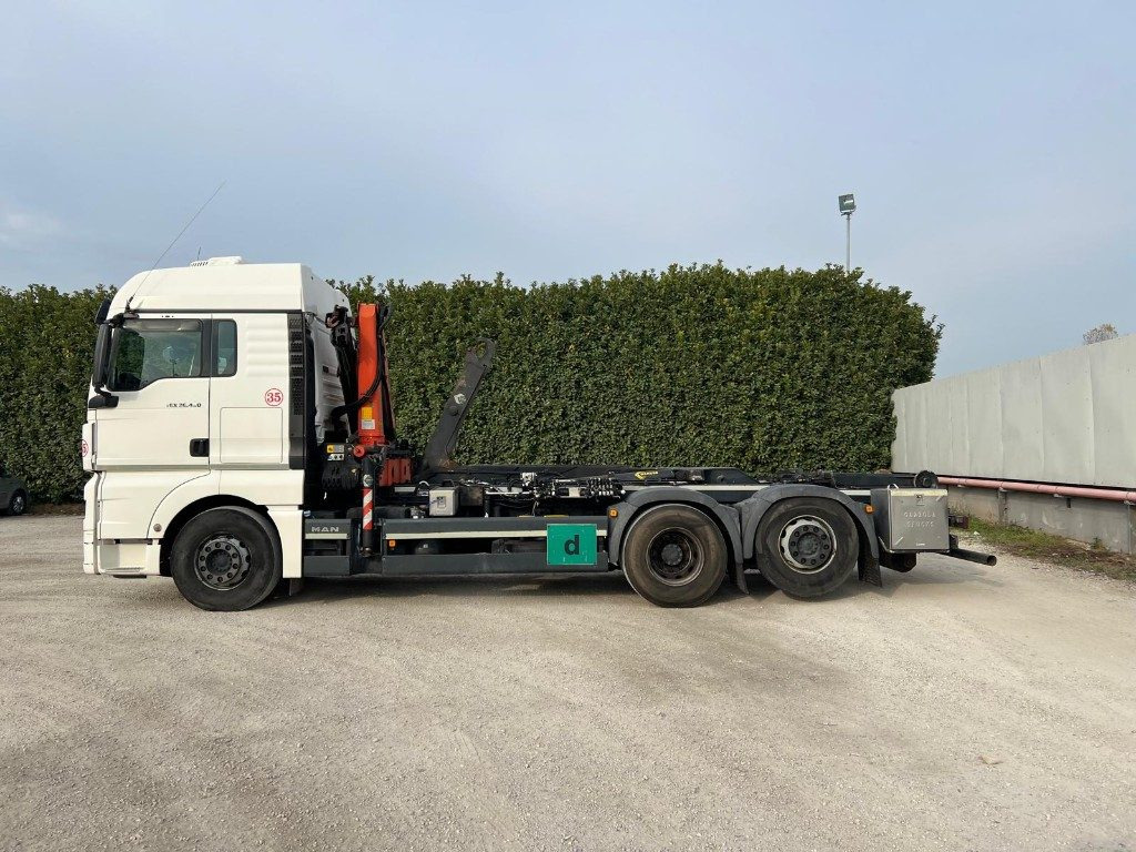 MAN TGX 26.480 SCARRABILE CON GRU DIETRO CABINA - Konkstõstukiga veoauto: pilt 3 MAN TGX 26.480 SCARRABILE CON GRU DIETRO CABINA - Konkstõstukiga veoauto: pilt 3