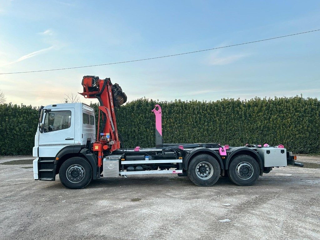 MERCEDES-BENZ MERCEDES AXOR 2533 SCARRABILE CON GRU E POLIPO - Konkstõstukiga veoauto: pilt 5 MERCEDES-BENZ MERCEDES AXOR 2533 SCARRABILE CON GRU E POLIPO - Konkstõstukiga veoauto: pilt 5