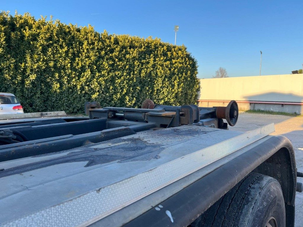 Konkstõstukiga veoauto SCANIA CV R124 SCARRABILE CON GRU E POLIPO: pilt 12 Konkstõstukiga veoauto SCANIA CV R124 SCARRABILE CON GRU E POLIPO: pilt 12