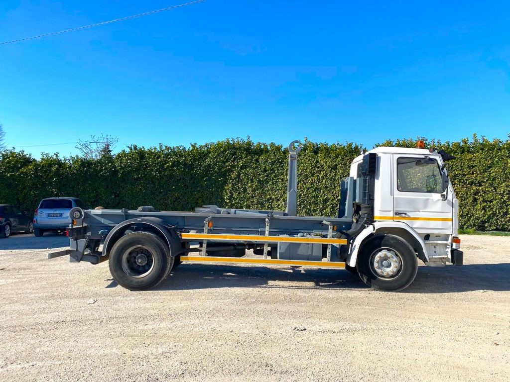 SCANIA H82 SCARRABILE BALESTRATO ANTERIORE E POSTE - Konkstõstukiga veoauto: pilt 2 SCANIA H82 SCARRABILE BALESTRATO ANTERIORE E POSTE - Konkstõstukiga veoauto: pilt 2
