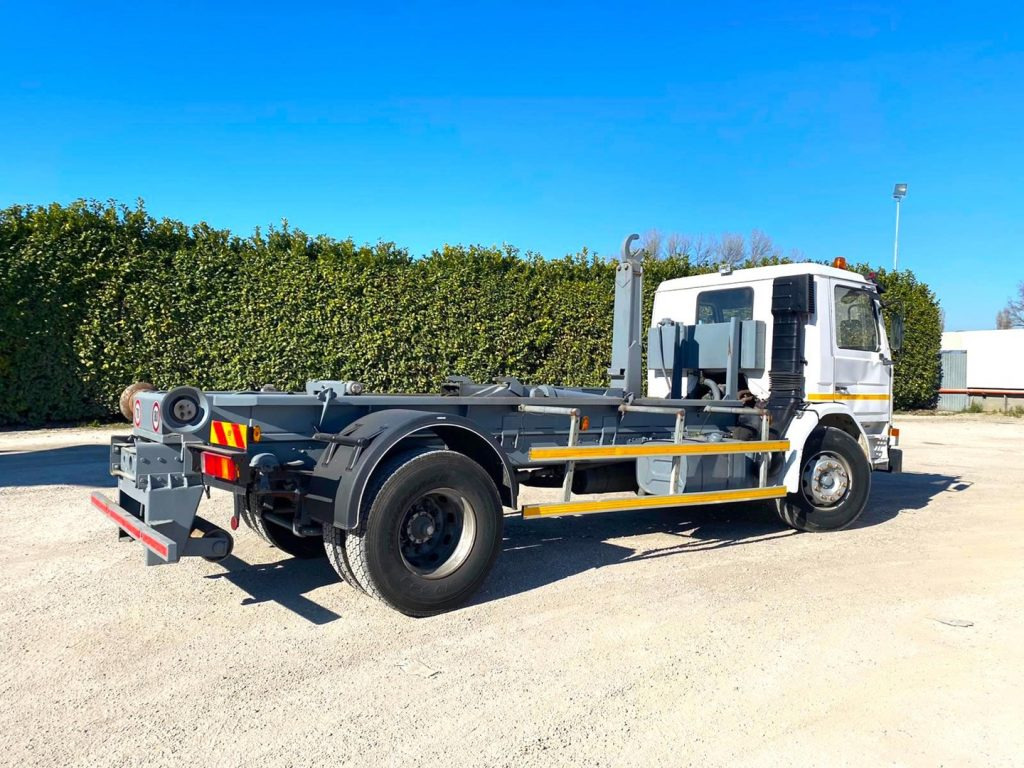 SCANIA H82 SCARRABILE BALESTRATO ANTERIORE E POSTE - Konkstõstukiga veoauto: pilt 4 SCANIA H82 SCARRABILE BALESTRATO ANTERIORE E POSTE - Konkstõstukiga veoauto: pilt 4