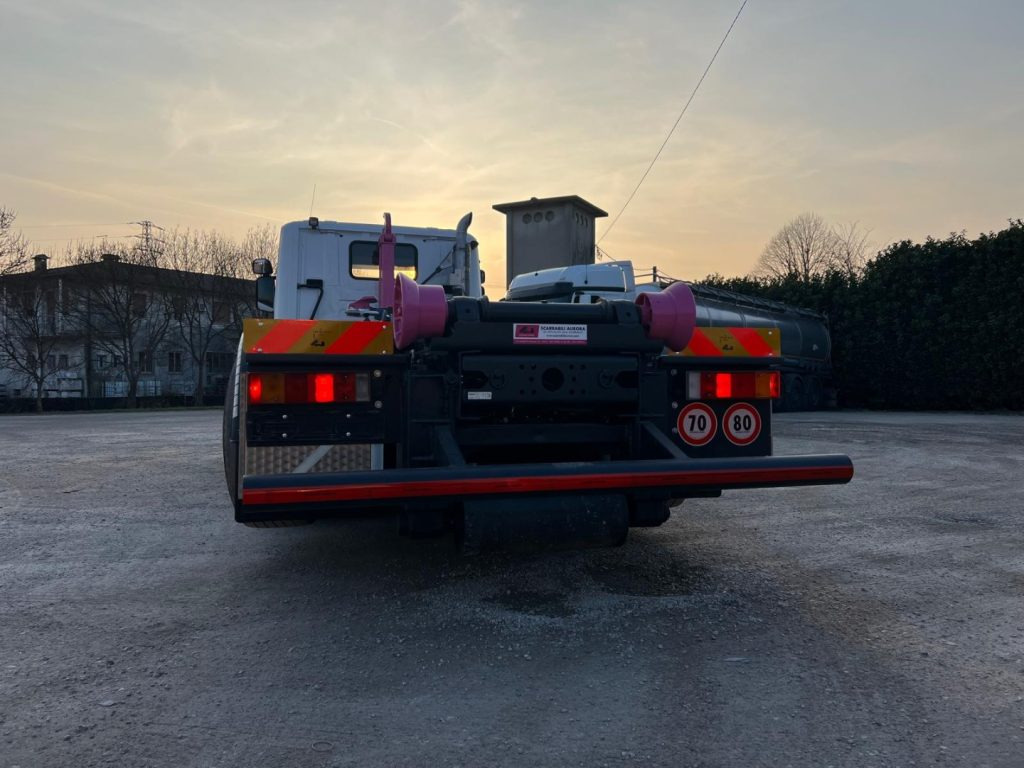 SCANIA P410 SCARRABILE CON RIDUTTORE AI MOZZI - Konkstõstukiga veoauto: pilt 5 SCANIA P410 SCARRABILE CON RIDUTTORE AI MOZZI - Konkstõstukiga veoauto: pilt 5