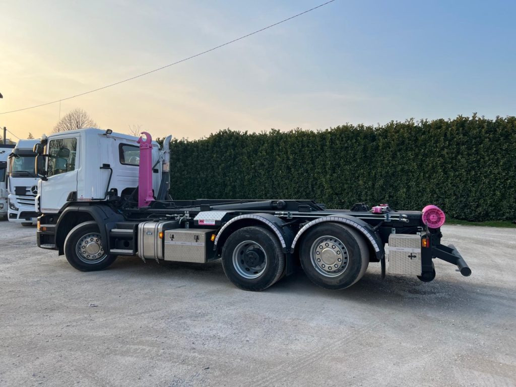 SCANIA P410 SCARRABILE CON RIDUTTORE AI MOZZI - Konkstõstukiga veoauto: pilt 3 SCANIA P410 SCARRABILE CON RIDUTTORE AI MOZZI - Konkstõstukiga veoauto: pilt 3
