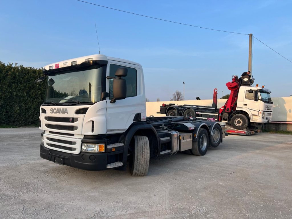 SCANIA P410 SCARRABILE CON RIDUTTORE AI MOZZI - Konkstõstukiga veoauto: pilt 1 SCANIA P410 SCARRABILE CON RIDUTTORE AI MOZZI - Konkstõstukiga veoauto: pilt 1