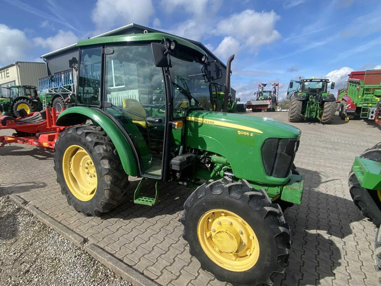 John Deere 5055E - Traktor: pilt 1 John Deere 5055E - Traktor: pilt 1