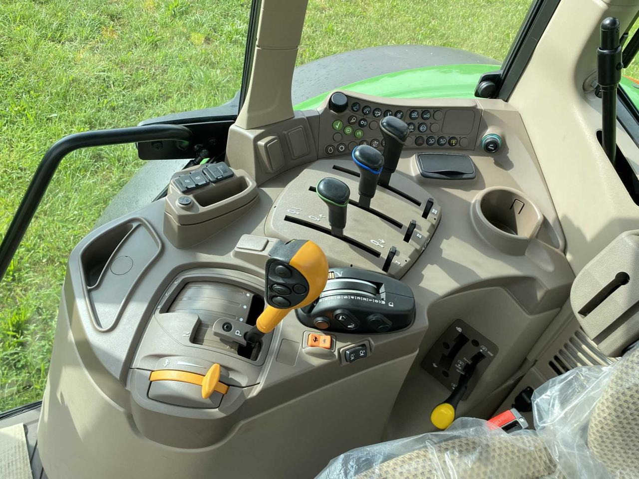 John Deere 6100 M AutoQuadEco - Traktor: pilt 5 John Deere 6100 M AutoQuadEco - Traktor: pilt 5