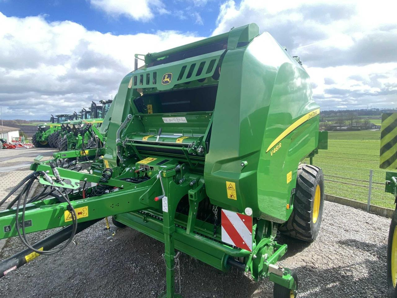 John Deere V461 R - 671 Bunde - Heinapress, ümmargune: pilt 1 John Deere V461 R - 671 Bunde - Heinapress, ümmargune: pilt 1