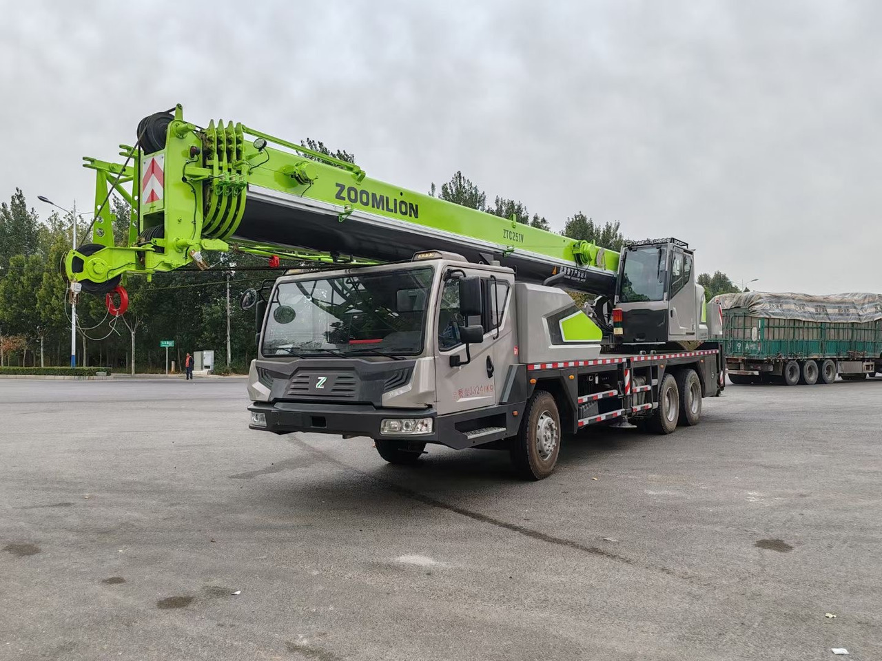 ZOOMLION ZTC251V 25 TON TRUCK CRANE - Autokraana: pilt 1 ZOOMLION ZTC251V 25 TON TRUCK CRANE - Autokraana: pilt 1