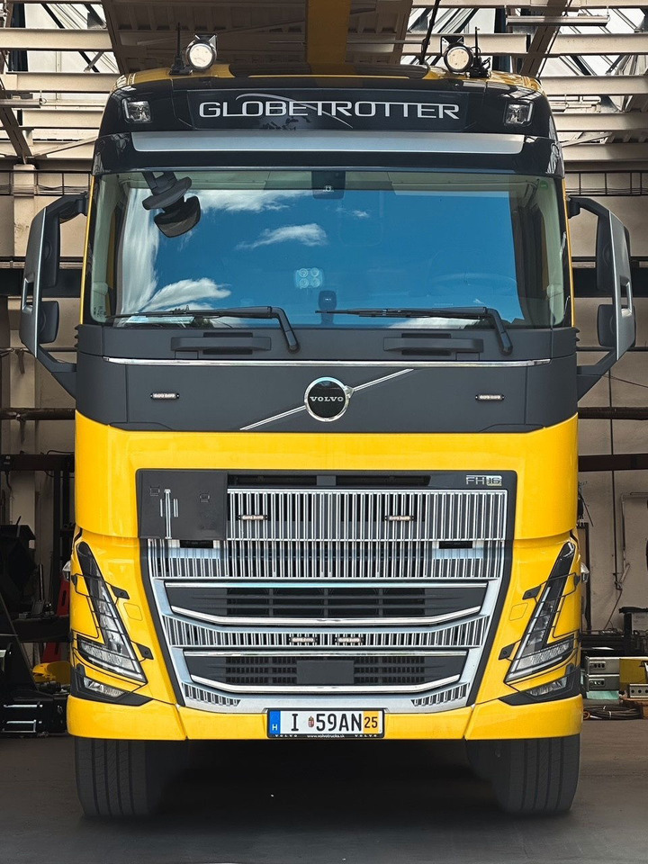 Volvo FH 16 NEW T-REX on Volvo FH16 84R 700HP E6E - Puksiirauto: pilt 4 Volvo FH 16 NEW T-REX on Volvo FH16 84R 700HP E6E - Puksiirauto: pilt 4