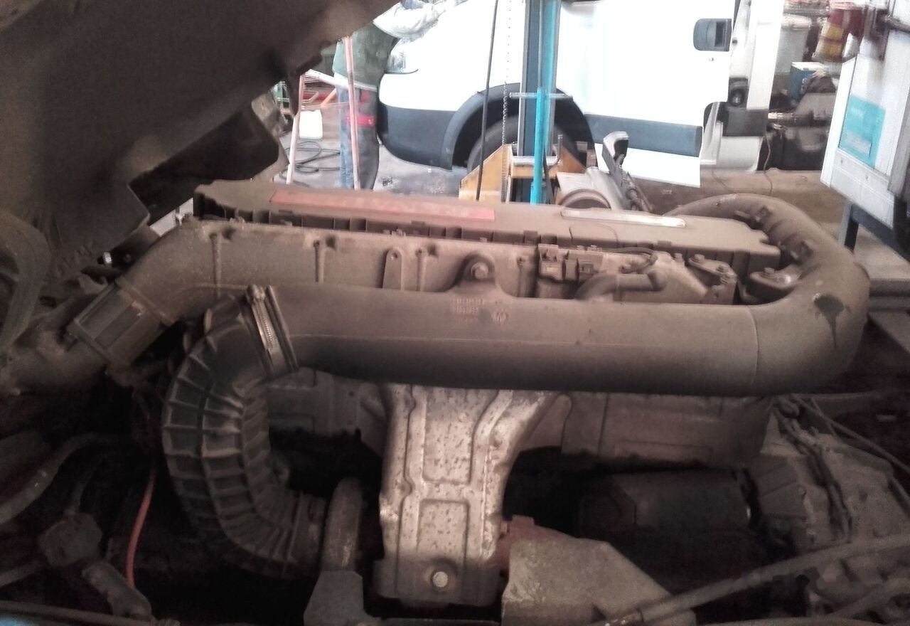 Renault DXI 7 320 E3 Renault Premium - Mootor - Veoauto: pilt 2 Renault DXI 7 320 E3 Renault Premium - Mootor - Veoauto: pilt 2