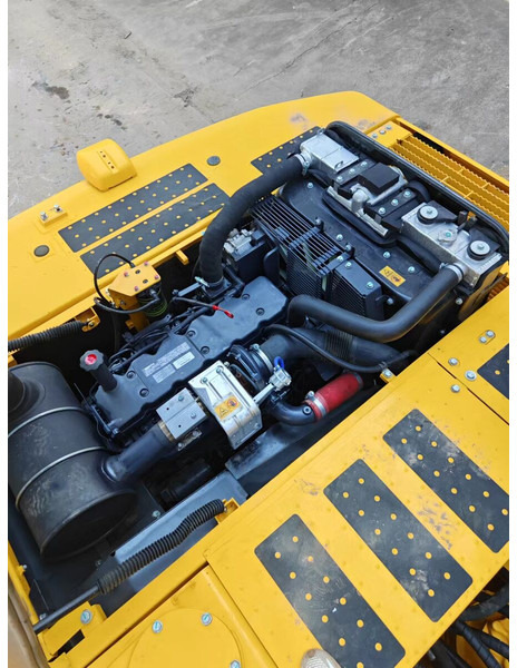 Komatsu PC220-8 - Lintekskavaator: pilt 3 Komatsu PC220-8 - Lintekskavaator: pilt 3