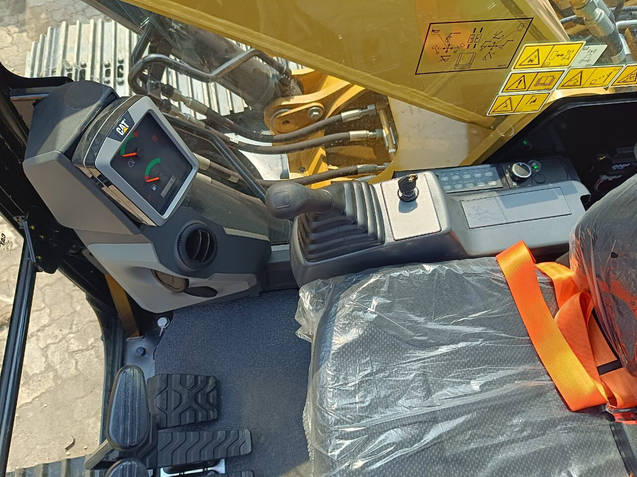New Caterpillar 320D3GC tracked excavator - Lintekskavaator: pilt 4 New Caterpillar 320D3GC tracked excavator - Lintekskavaator: pilt 4