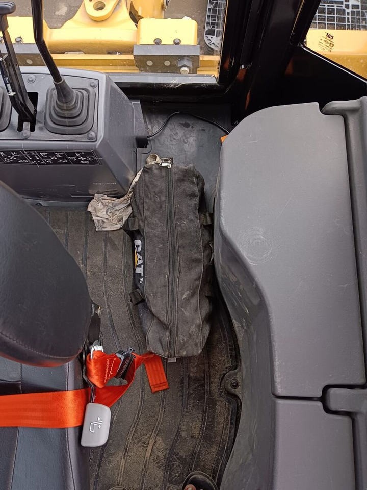 New Caterpillar 424 backhoe loader - Ekskavaator-laadur: pilt 2 New Caterpillar 424 backhoe loader - Ekskavaator-laadur: pilt 2