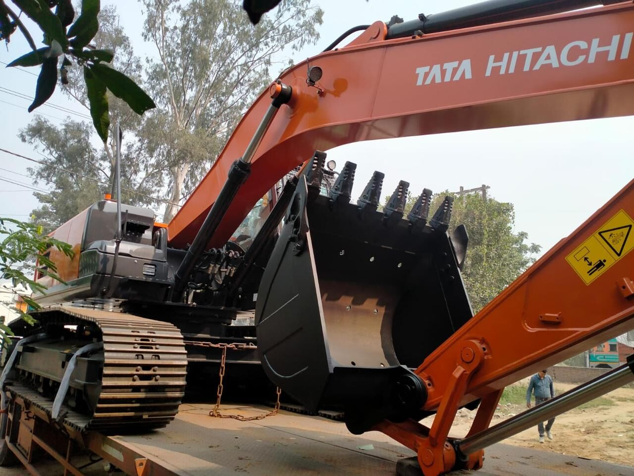 New Hitachi ZX220 LC tracked excavator - Lintekskavaator: pilt 3 New Hitachi ZX220 LC tracked excavator - Lintekskavaator: pilt 3