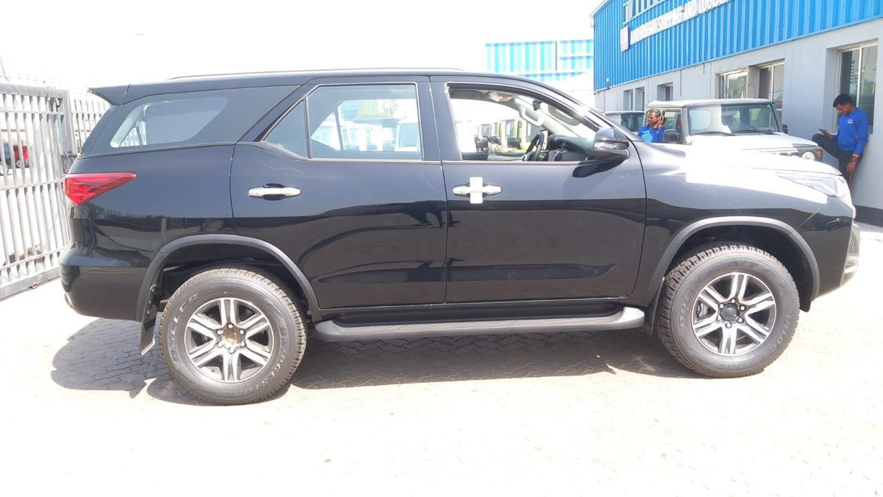 TOYOTA 2.4L SR5 Comfort 4WD - Auto: pilt 1 TOYOTA 2.4L SR5 Comfort 4WD - Auto: pilt 1