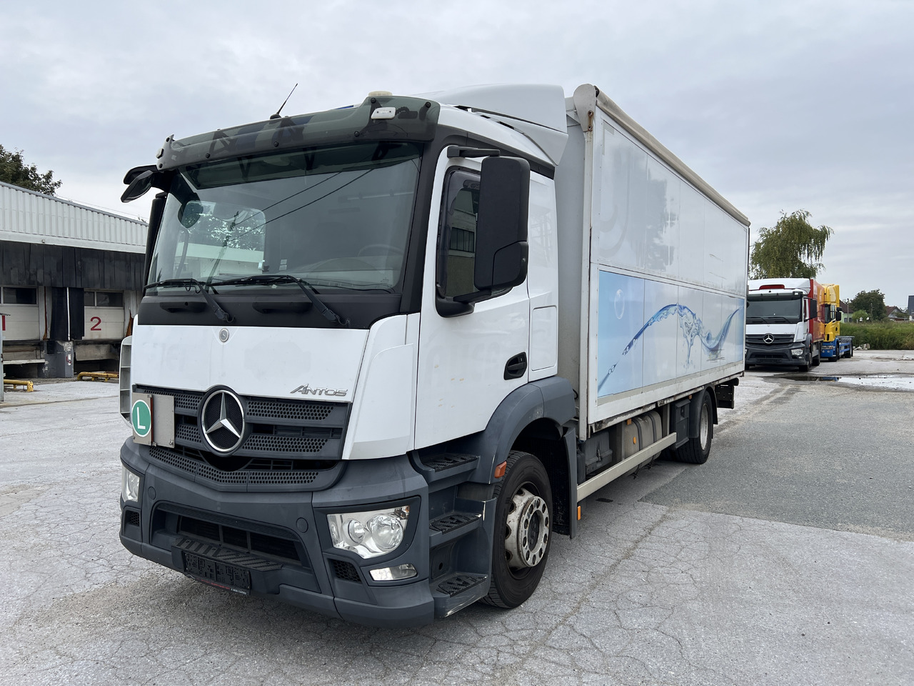 MERCEDES-BENZ ANTOS 18.30 L automatische Seitenladung | LBW | Klima | Tempomat - Joogiveok: pilt 1 MERCEDES-BENZ ANTOS 18.30 L automatische Seitenladung | LBW | Klima | Tempomat - Joogiveok: pilt 1