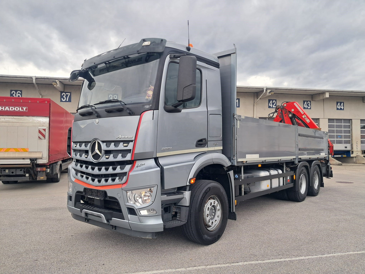 MERCEDES-BENZ AROCS 28.51 | 6x4| Retarder |Kran |Klima | Euro 6 - Madelveok/ Platvormveok, Kraanaga veoauto: pilt 1 MERCEDES-BENZ AROCS 28.51 | 6x4| Retarder |Kran |Klima | Euro 6 - Madelveok/ Platvormveok, Kraanaga veoauto: pilt 1