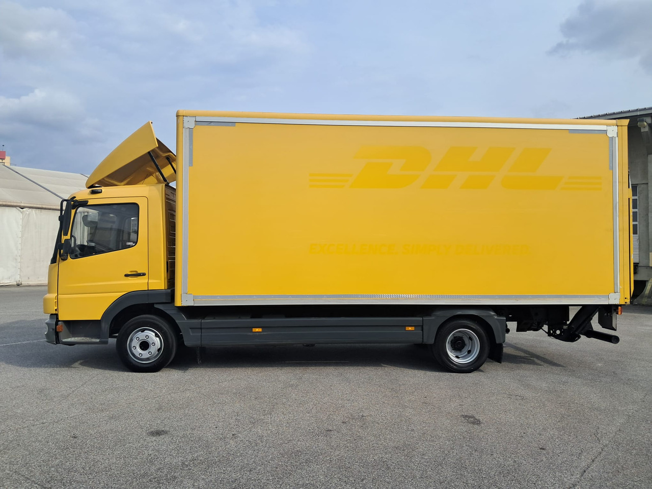 MERCEDES-BENZ ATEGO 8 16 Koffer mit LBW | Schalter | EZ 2013 - Kasti veoauto: pilt 4 MERCEDES-BENZ ATEGO 8 16 Koffer mit LBW | Schalter | EZ 2013 - Kasti veoauto: pilt 4