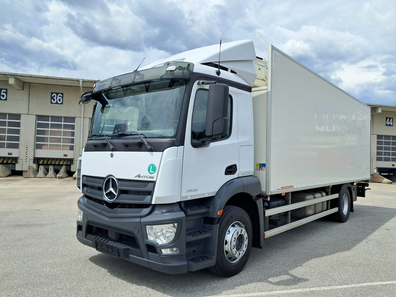 MERCEDES-BENZ Antos 2135 Kühlkoffer | Supra 850 | Standheizung - Külmutiga veoauto: pilt 1 MERCEDES-BENZ Antos 2135 Kühlkoffer | Supra 850 | Standheizung - Külmutiga veoauto: pilt 1