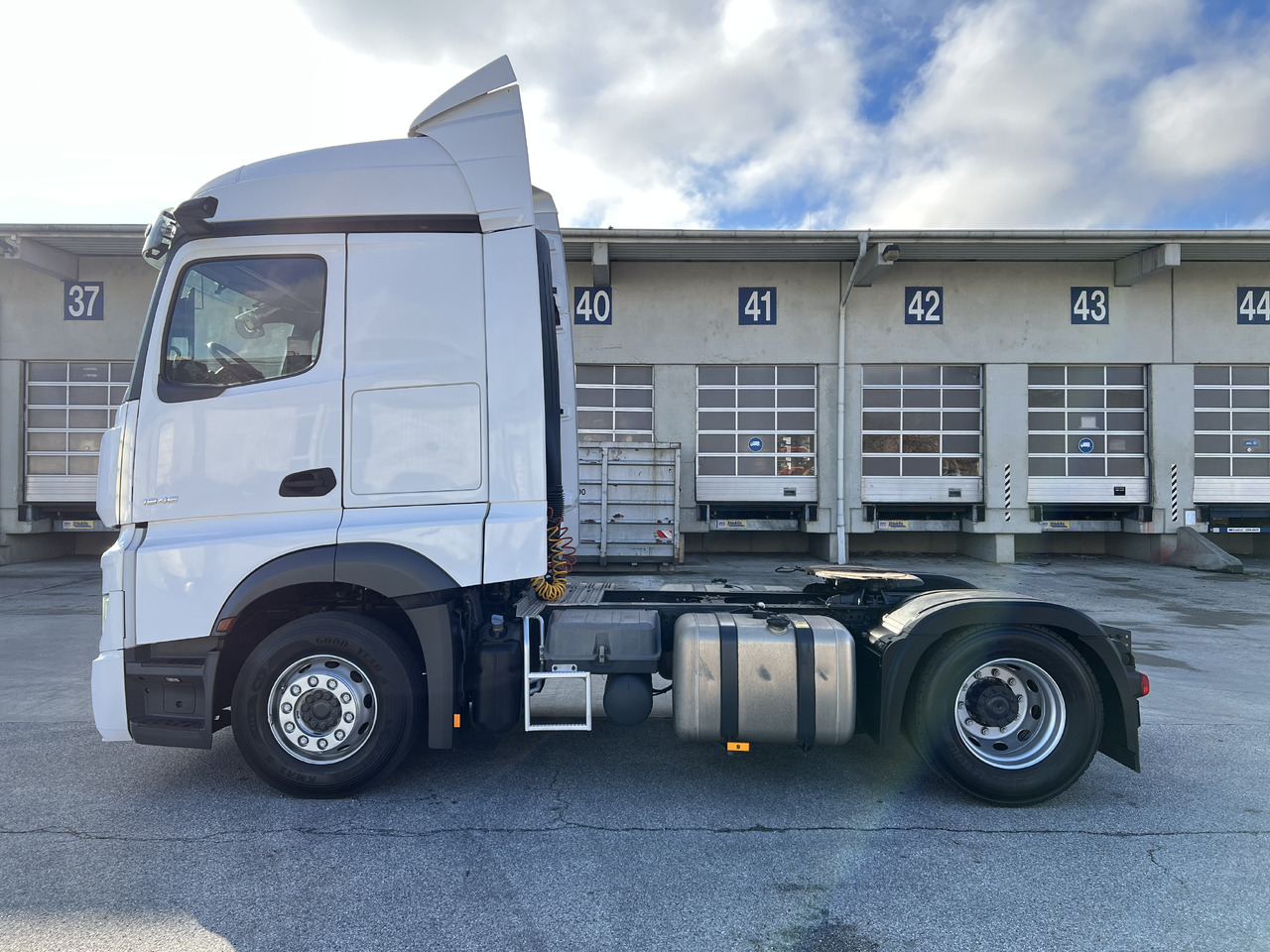 MERCEDES-BENZ Mercedes-Benz Actros 1846 | Standklima | Retarder | Euro 6 - Sadulveok: pilt 5 MERCEDES-BENZ Mercedes-Benz Actros 1846 | Standklima | Retarder | Euro 6 - Sadulveok: pilt 5