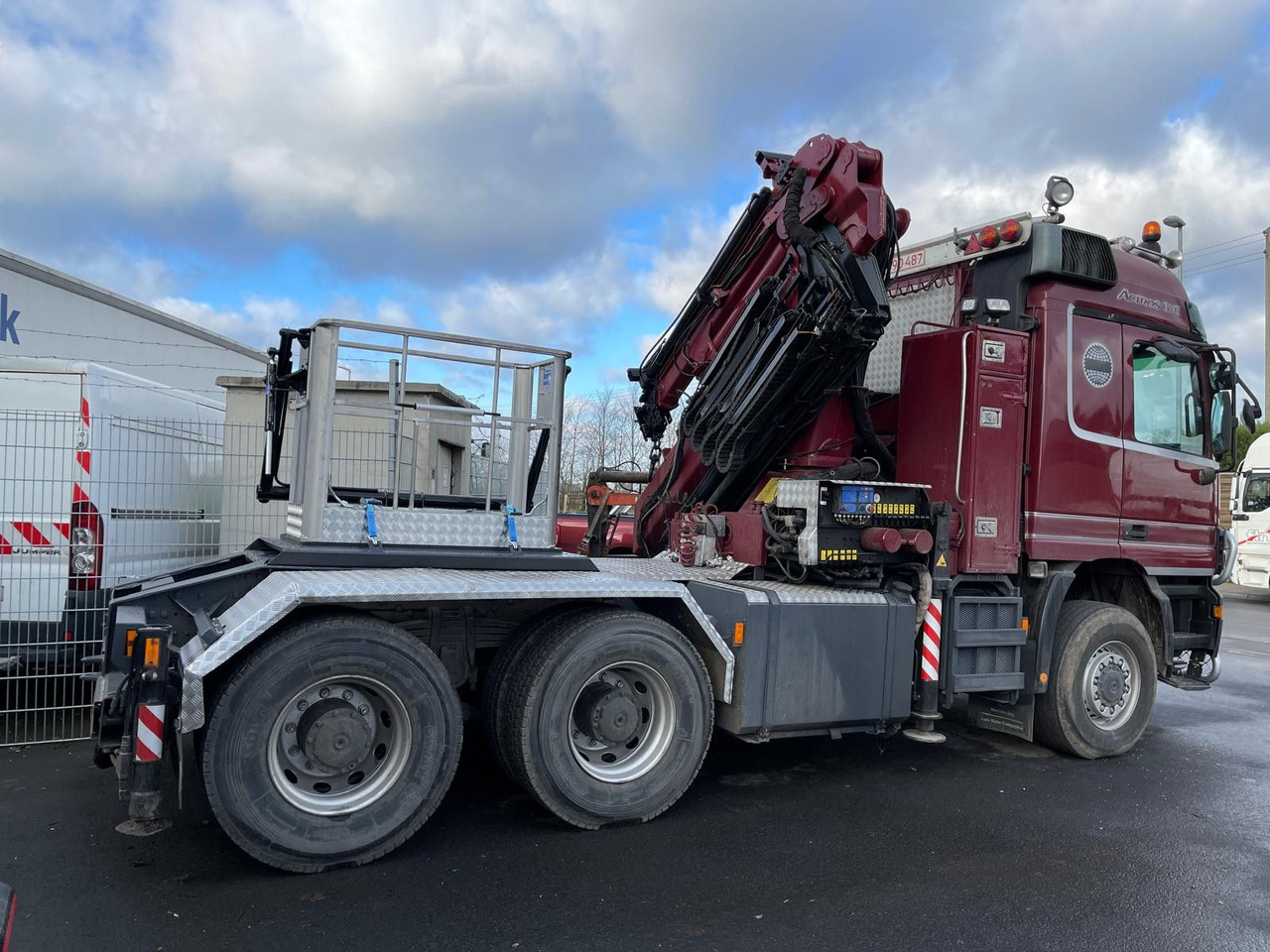 Mercedes-Benz ACTROS 3348 Kran HMF3720K4 Fly-Jip Fun k Klima - Kraanaga veoauto: pilt 1 Mercedes-Benz ACTROS 3348 Kran HMF3720K4 Fly-Jip Fun k Klima - Kraanaga veoauto: pilt 1