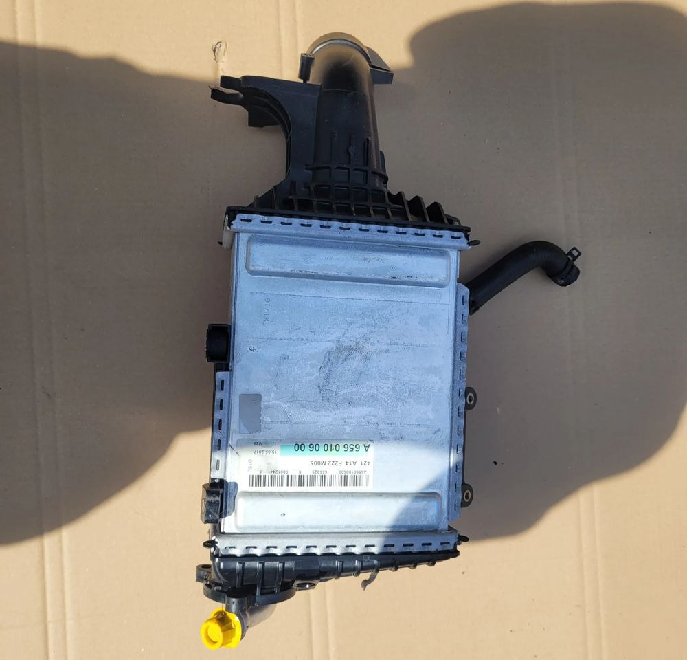 CHŁODNICA PŁYNU MERCEDES A6560100600 - Radiaator: pilt 1 CHŁODNICA PŁYNU MERCEDES A6560100600 - Radiaator: pilt 1