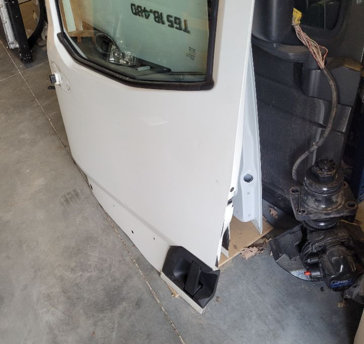 DRZWI LEWE RENAULT RANGE T GAMA - Uks ja varuosad - Veoauto: pilt 2 DRZWI LEWE RENAULT RANGE T GAMA - Uks ja varuosad - Veoauto: pilt 2