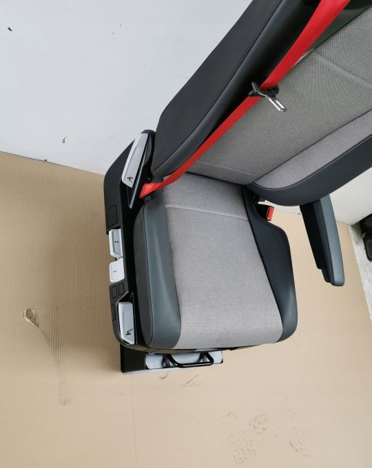 FOTEL RENAULT RANGE T GAMA PRAWY NOWY PNEUMATYCZNY - Iste: pilt 3 FOTEL RENAULT RANGE T GAMA PRAWY NOWY PNEUMATYCZNY - Iste: pilt 3