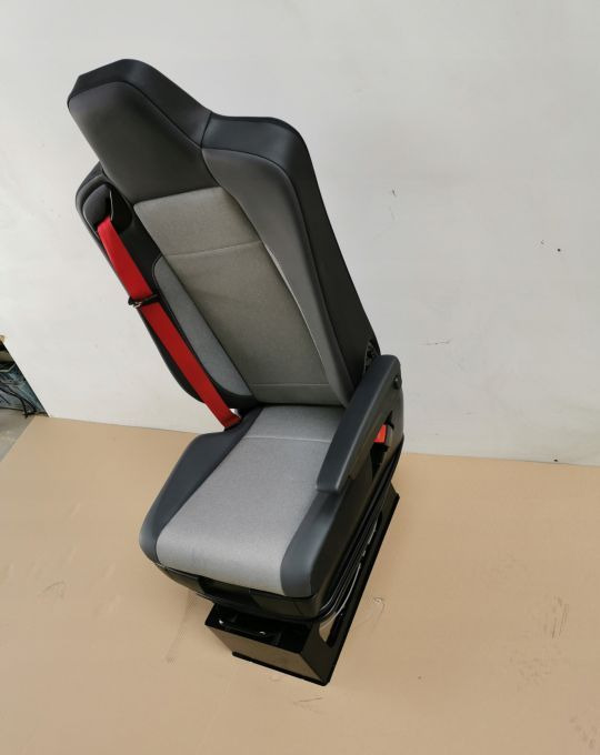 FOTEL RENAULT RANGE T GAMA PRAWY NOWY PNEUMATYCZNY - Iste: pilt 2 FOTEL RENAULT RANGE T GAMA PRAWY NOWY PNEUMATYCZNY - Iste: pilt 2