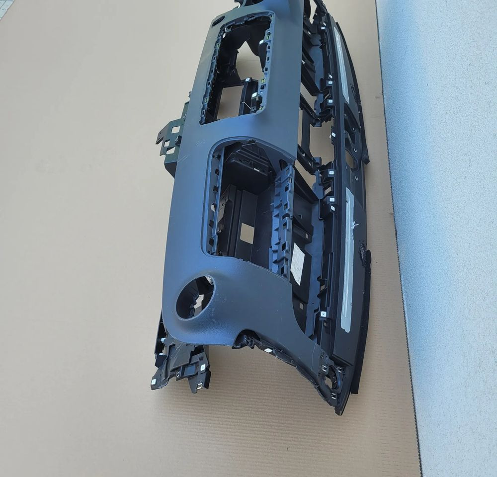 KONSOLA MERCEDES SPRINTER W910 W907 - Armatuurlaud - Veoauto: pilt 2 KONSOLA MERCEDES SPRINTER W910 W907 - Armatuurlaud - Veoauto: pilt 2