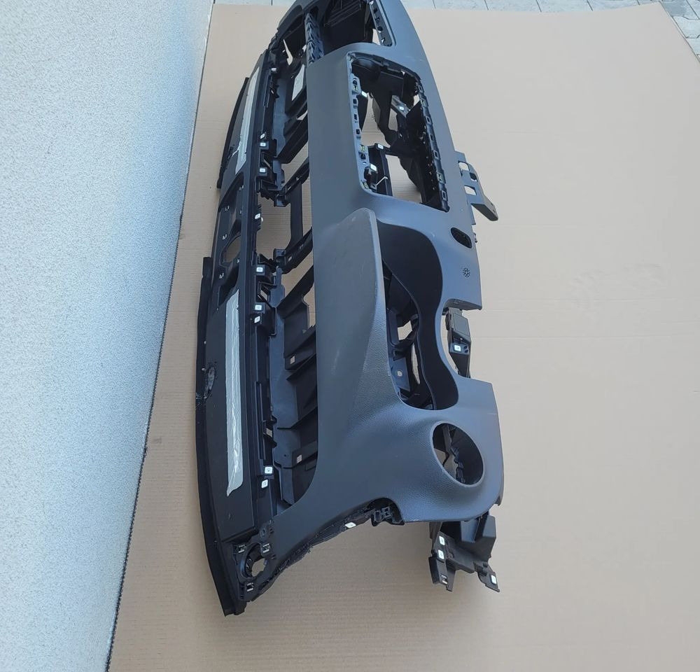 KONSOLA MERCEDES SPRINTER W910 W907 - Armatuurlaud - Tarbesõiduk: pilt 3 KONSOLA MERCEDES SPRINTER W910 W907 - Armatuurlaud - Tarbesõiduk: pilt 3