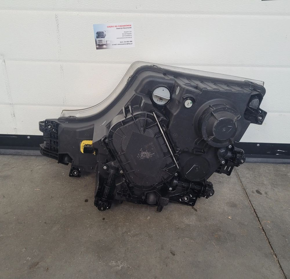 LAMPA RH MERCEDES ACTROS MP4 A9608200339 CHWALIM116 - Tuled/ Valgus - Veoauto: pilt 3 LAMPA RH MERCEDES ACTROS MP4 A9608200339 CHWALIM116 - Tuled/ Valgus - Veoauto: pilt 3