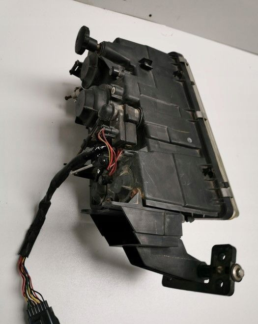 LAMPA VOLVO FH12 fh13 ORYGINAŁ PRAWA - Esituled - Veoauto: pilt 3 LAMPA VOLVO FH12 fh13 ORYGINAŁ PRAWA - Esituled - Veoauto: pilt 3