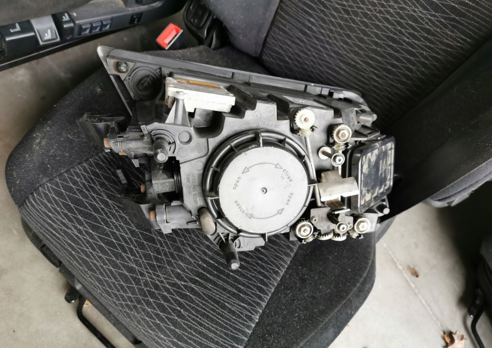 LAMPA XENON VOLVO FH 13 ORYGINAŁ PRAWA - Esituled: pilt 2 LAMPA XENON VOLVO FH 13 ORYGINAŁ PRAWA - Esituled: pilt 2