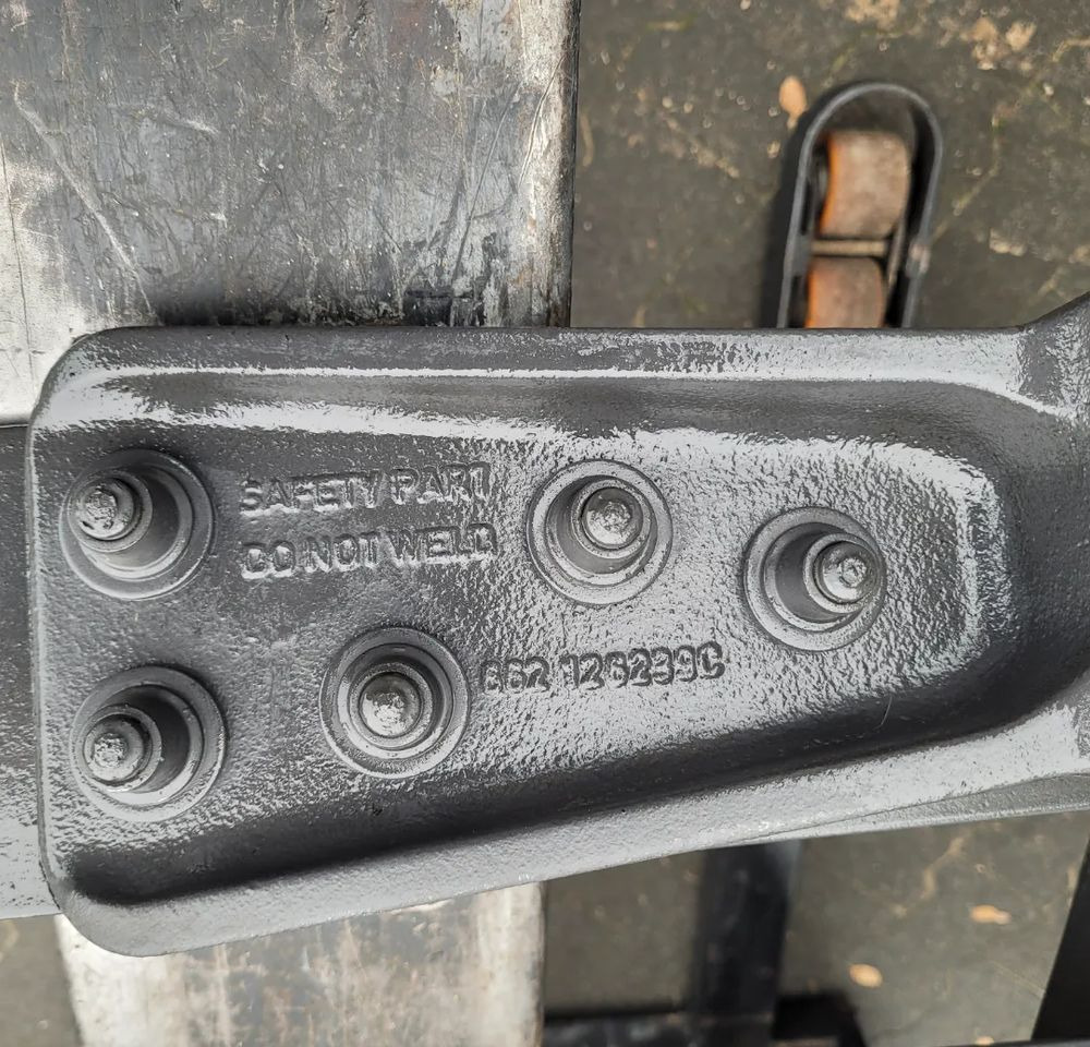 Sidurattad - Veoauto ŁAPY MOCOWANIE SIODLA VOLVO HOLLAND 126239C: pilt 6