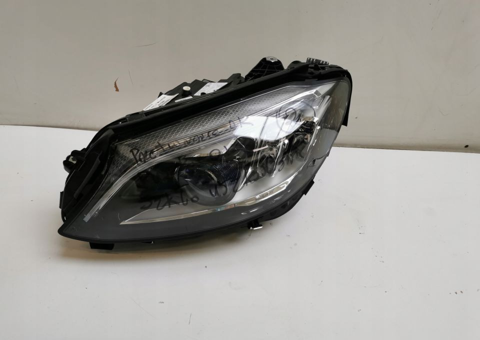 Lampa Mercedes c klasa - Tuled/ Valgus - Veoauto: pilt 1 Lampa Mercedes c klasa - Tuled/ Valgus - Veoauto: pilt 1