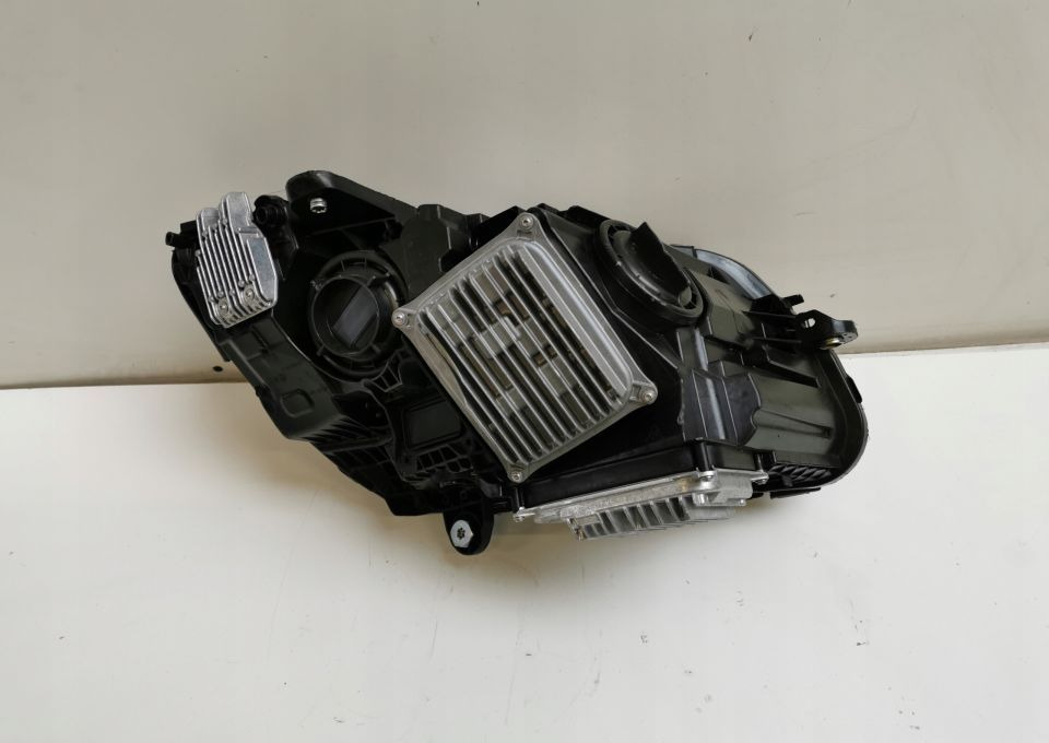 Lampa Mercedes c klasa - Tuled/ Valgus - Veoauto: pilt 2 Lampa Mercedes c klasa - Tuled/ Valgus - Veoauto: pilt 2