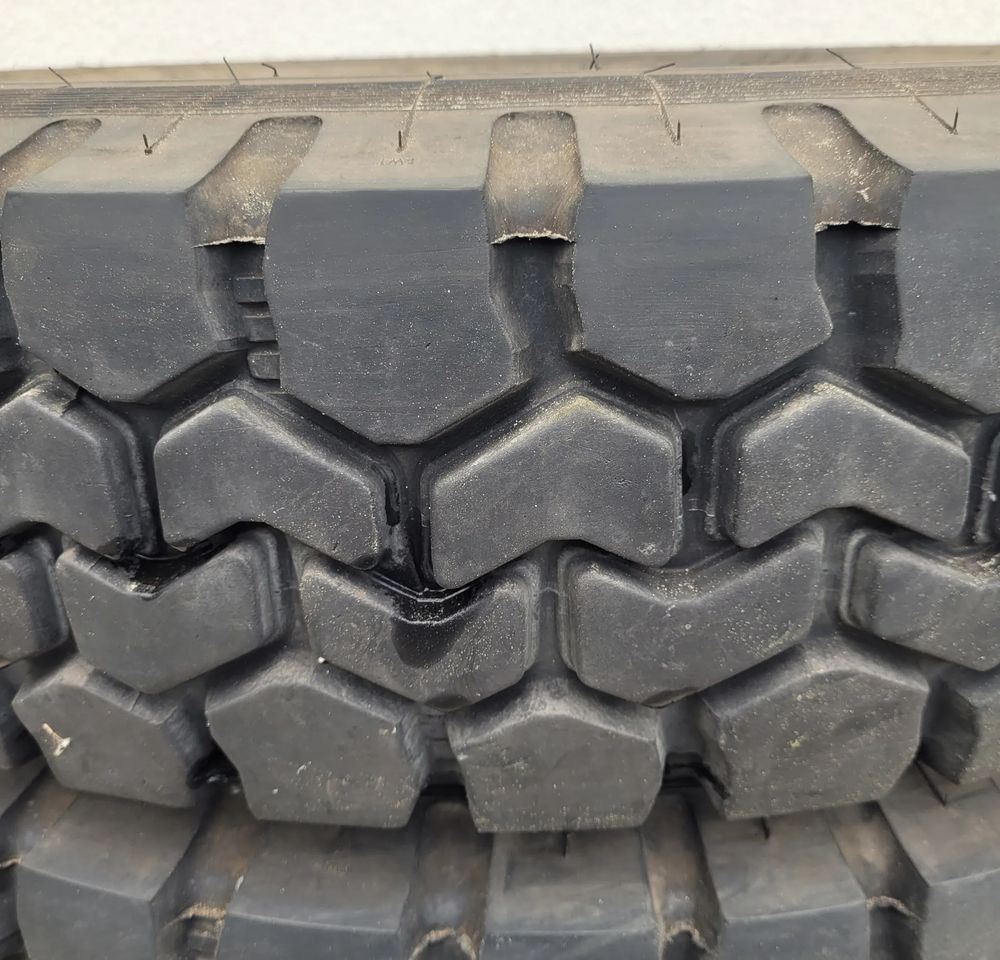 OPONA 9R 22.5 UNIROYAL CENA ZA SZT. - Rehv - Veoauto: pilt 4 OPONA 9R 22.5 UNIROYAL CENA ZA SZT. - Rehv - Veoauto: pilt 4
