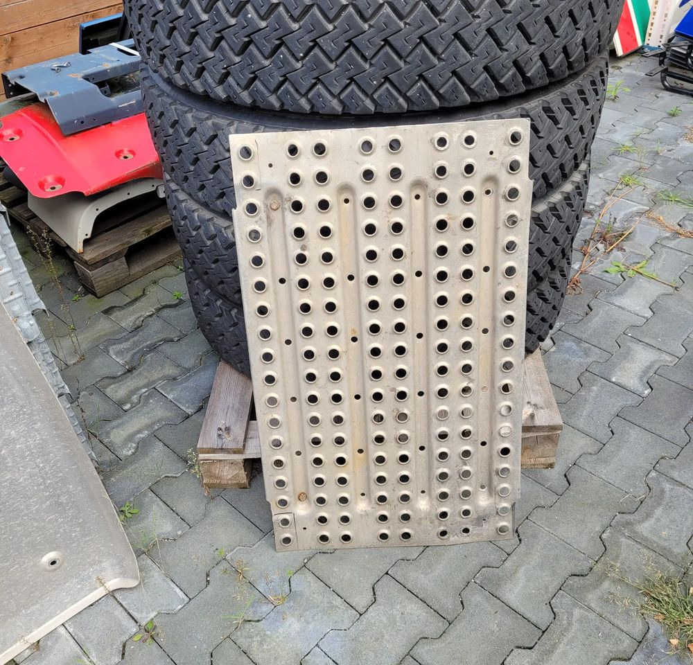 PODEST NA RAME VOLVO FH13 FH12 - Pealisehitus ja välispind - Veoauto: pilt 1 PODEST NA RAME VOLVO FH13 FH12 - Pealisehitus ja välispind - Veoauto: pilt 1
